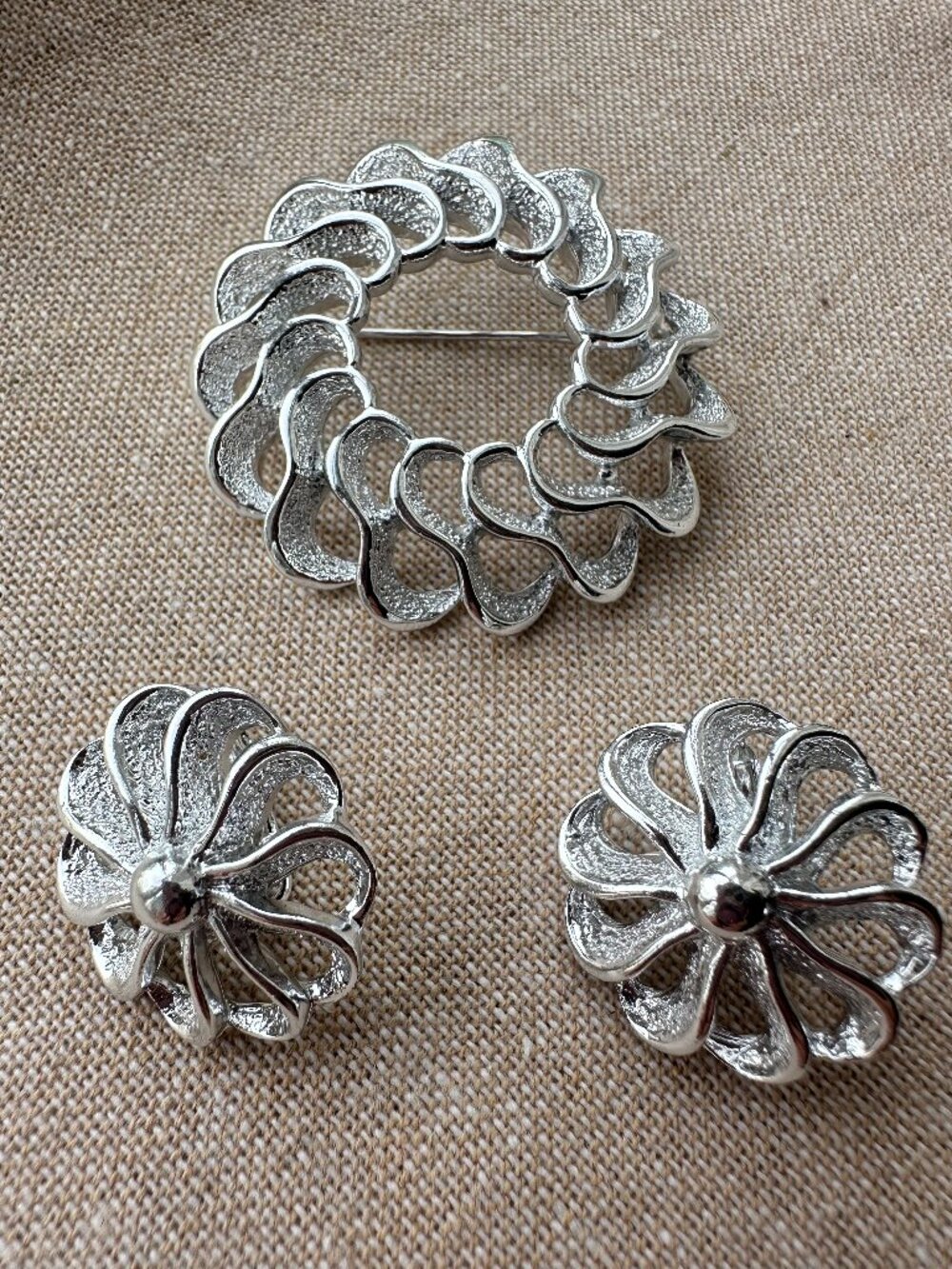Sarah Coventry Silver Tone Brooch & Clip-On Earrings Set Signed